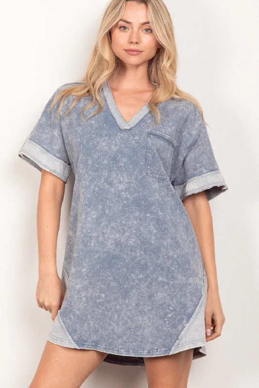 Mini dresses with geometric prints for a modern aesthetic Short Sleeve V-Neck Short Tee Dress
